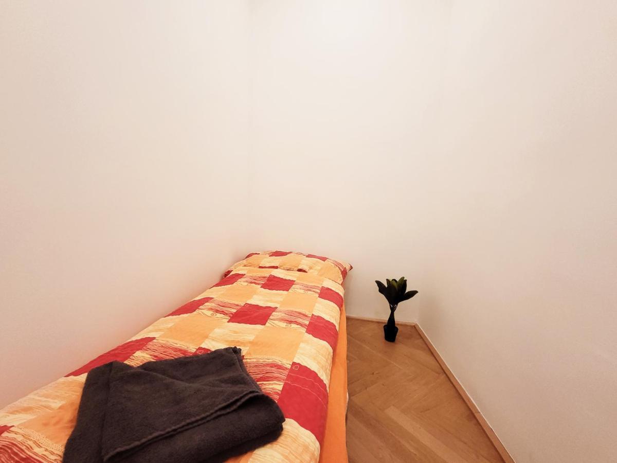 Donaufelder City Apartment Vienna Exterior photo