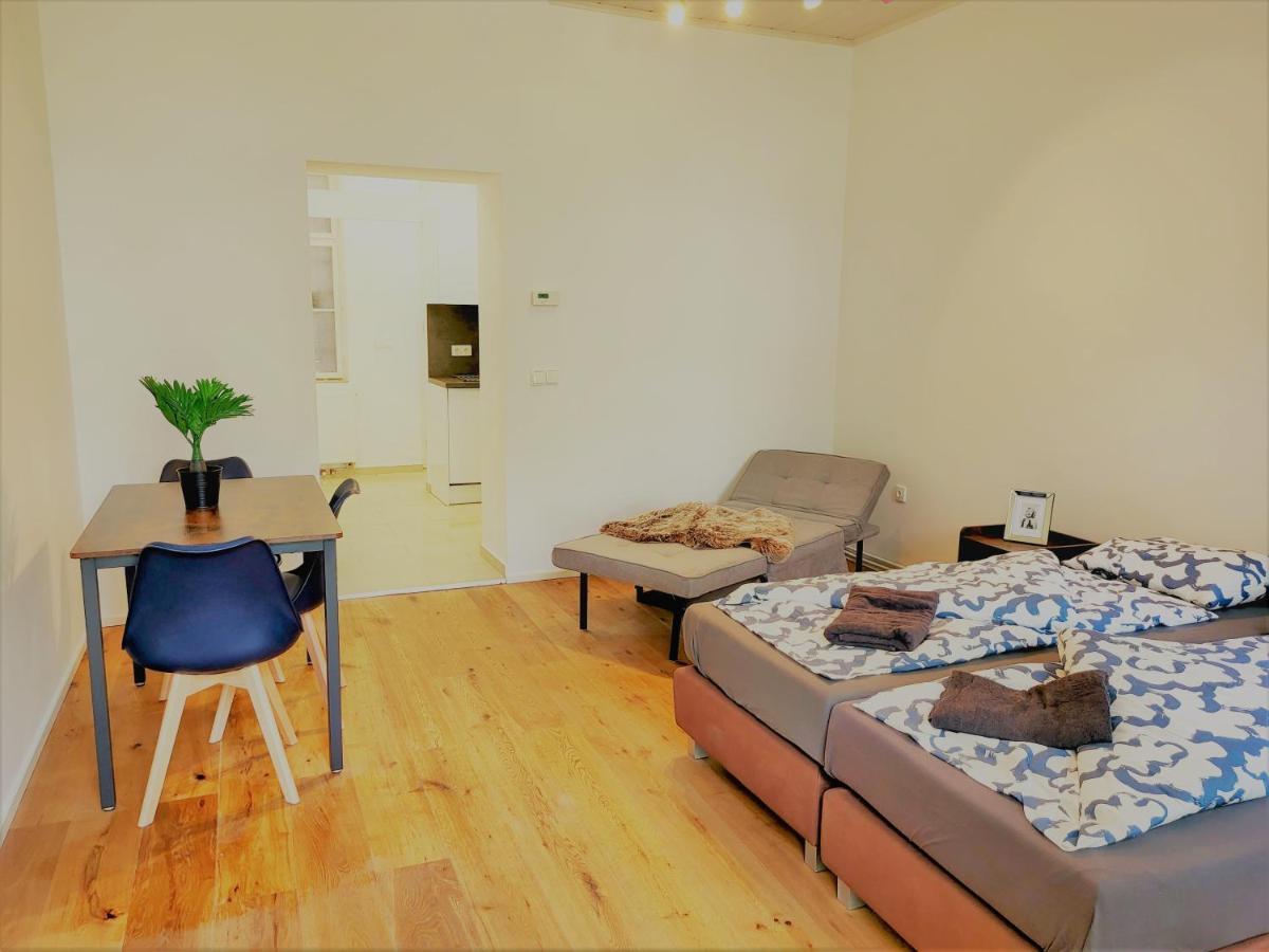 Donaufelder City Apartment Vienna Exterior photo